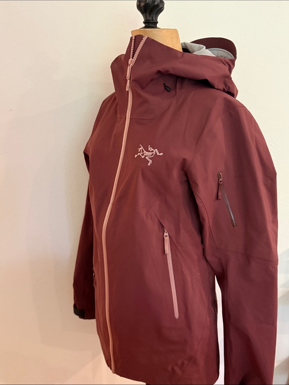 Arc'teryx sz XS Sentinel AR Burgundy Hooded Jacket like new condition - Picture 7 of 16